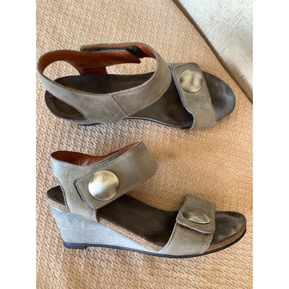Taos Carousel 2 Grey Leather Wedge Sandals Medallion Comfort Shoes Womens 39 8